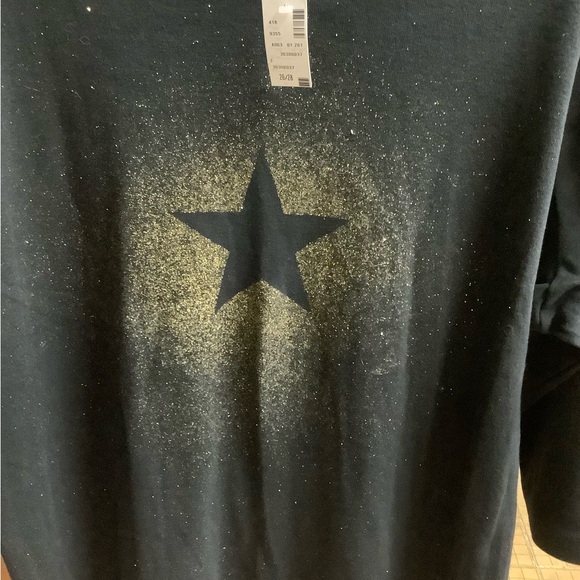 New with tags Avenue 26/28 Black top with Star and Gold dust design soft unique - Picture 4 of 7